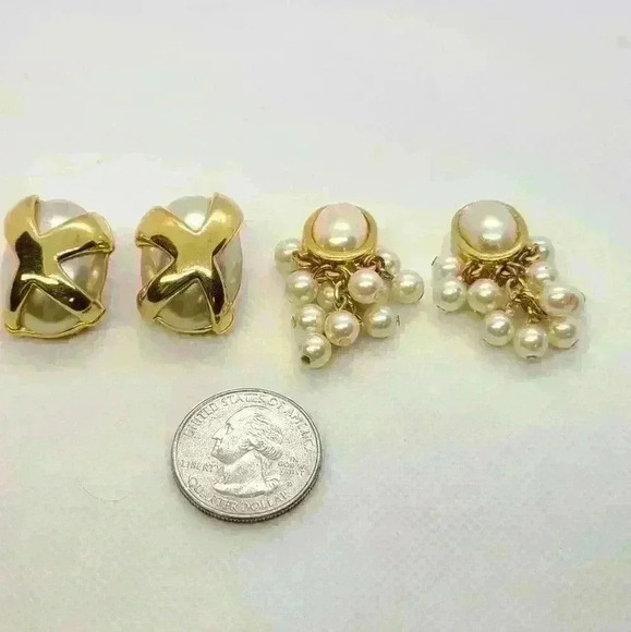 Vintage KJL and LC gold tone with pearl like clip-on earrings set - Picture 3 of 16